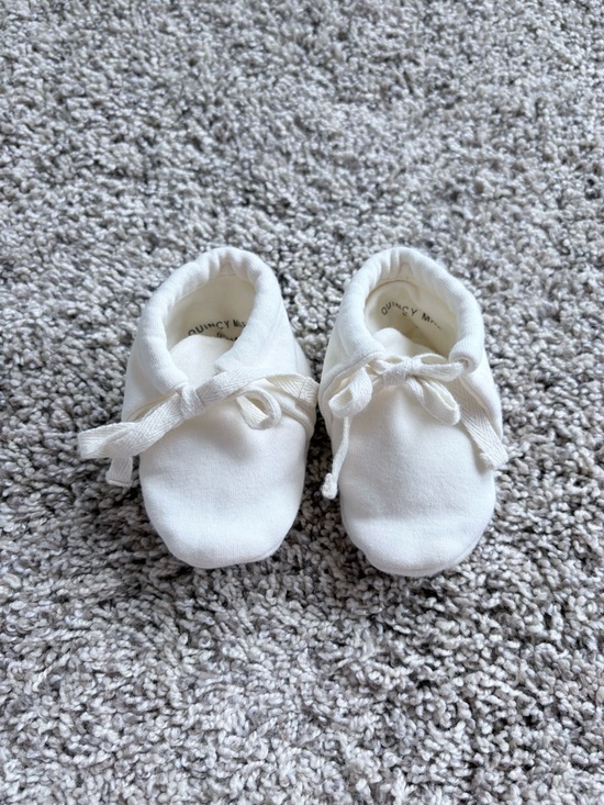 Quincy Mae Other - 🍨Quincy Mae Baby Booties Natural Cream with Dust Bag